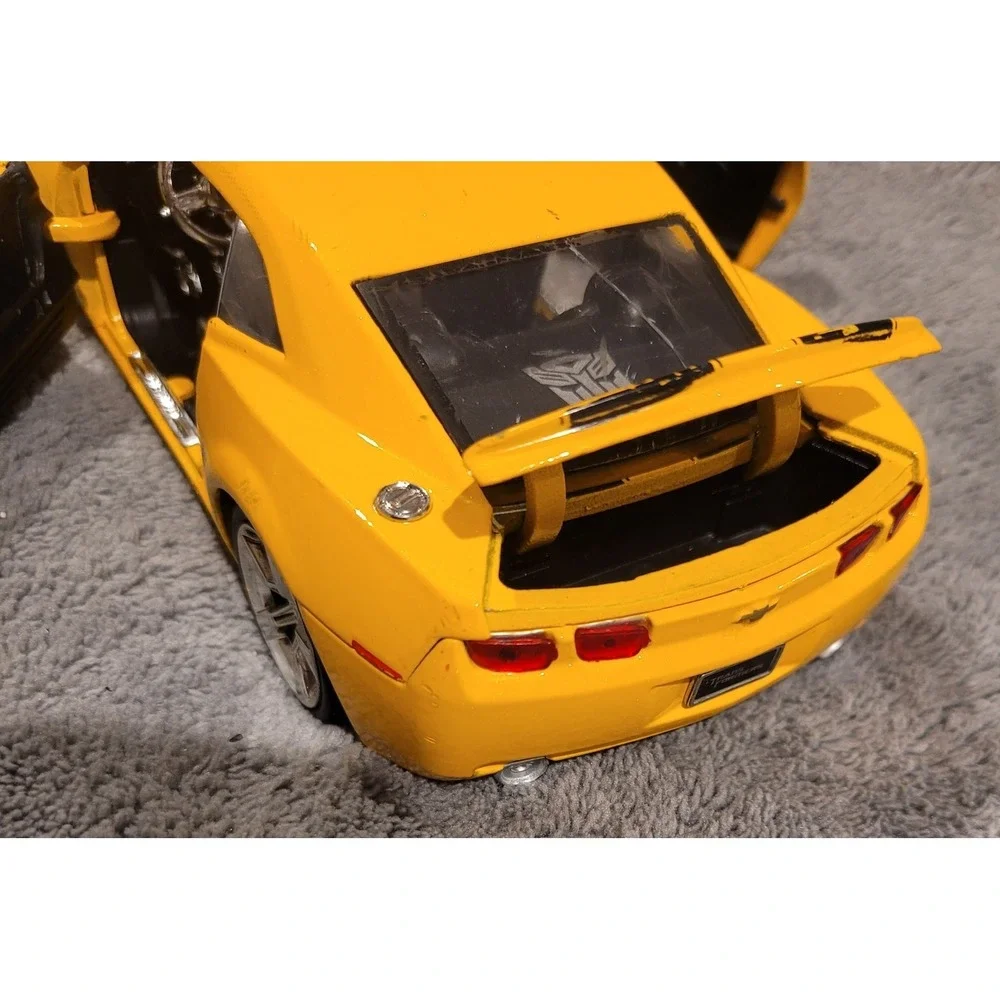 Jada 2006 Chevrolet Camaro Concept Bumblebee Yellow Diecast Model Car